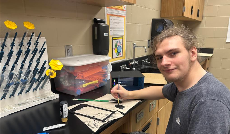 MPS_Foundation's tweet photo. Students at Keith Lutz Horizon High School and their teacher Sonja brought the Book Nook Physics Project to life with a Classroom Innovation Grant from our Foundation! Blending STEM and art, they built structures, added lights, and learned valuable construction skills.  #mpsf https://t.co/tf2XeJM0IY