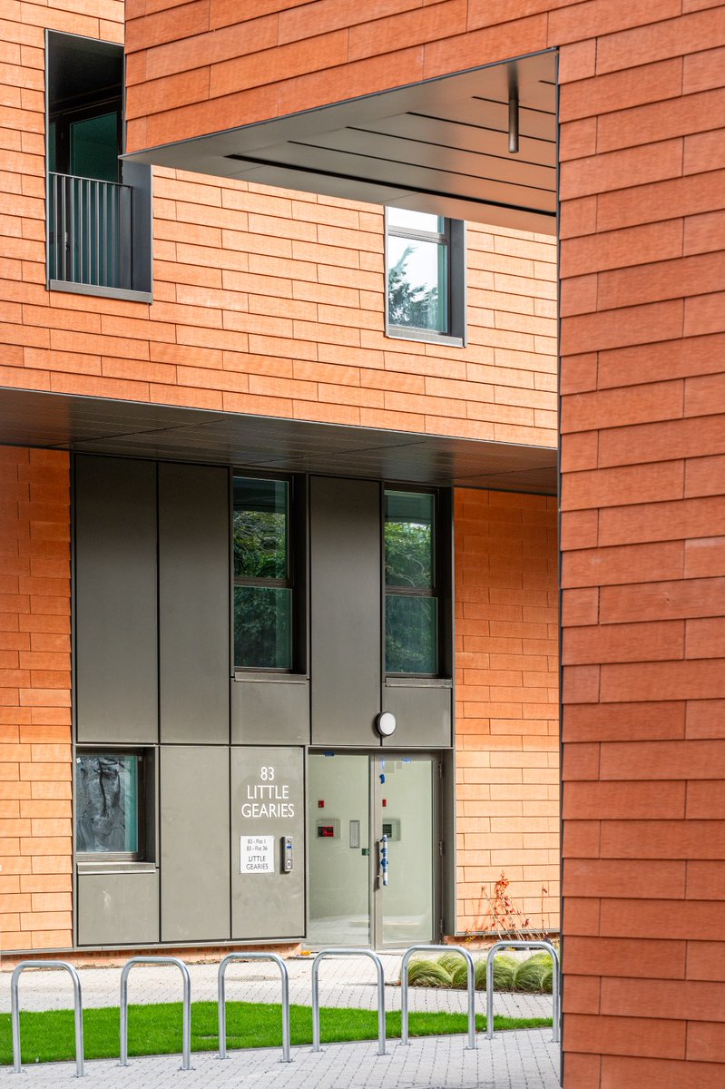 Little Gearies is a development designed by Avanti Architects, completed using brushed Argeton terracotta tiles. Taylor Maxwell worked with installers <a href="/A2Oltd/">A2O Group</a> to supply the #rainscreen terracotta #cladding to the site. Find out more – bit.ly/3BGTPge 

📷: <a href="/chrisjdalton/">Chris Dalton</a>