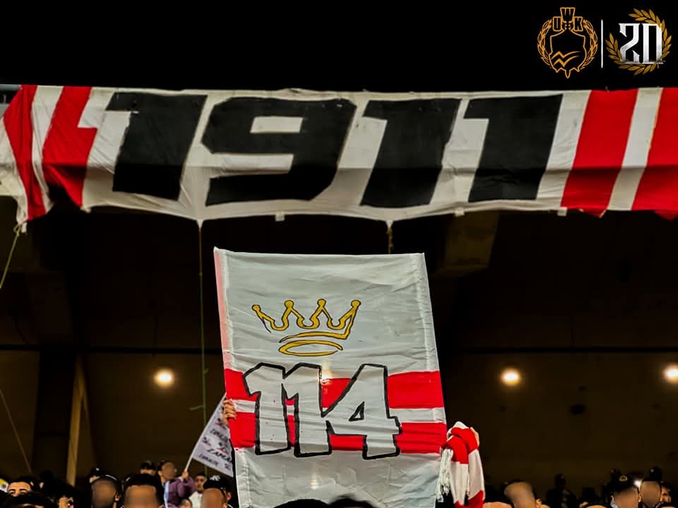 White07Knights's tweet photo. "يَا بَاحِثًا عَنِ العَراقَةِ إنَّي .. سطَّرتُها في سِجِلَّ بطُولاتي"
"إن تَسَلِ التّاريخَ عَني أجَابكم .. جَاء الزَّمالِك قَبلَما صَفَحَاتيِ"

بهذه العِبارات إستقبلنا ليلة الخامس مِن يناير، التي سَتظل سببًا في وجود أعظم الأشياء ال��ي مَرت علينا في حياتنا، بل كانت سبب وجود لذة للحياة بوجود الزمالك العظيم.

مُستمرين في إلقاء دروس الإبداع وفنون المُدرجات على جميع التلاميذ الحاضرة، وعسى أن يتعلم أحد شيئًا في المُستقبل. 

"جانب مِن حضور المجموعة لمُباراة الزمالك والمصري في الكونفدرالية"
