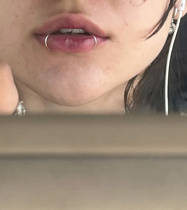 Mermanishhh's tweet photo. Since some of you rats didn’t know what snake bites are… https://t.co/MUBbwincoX