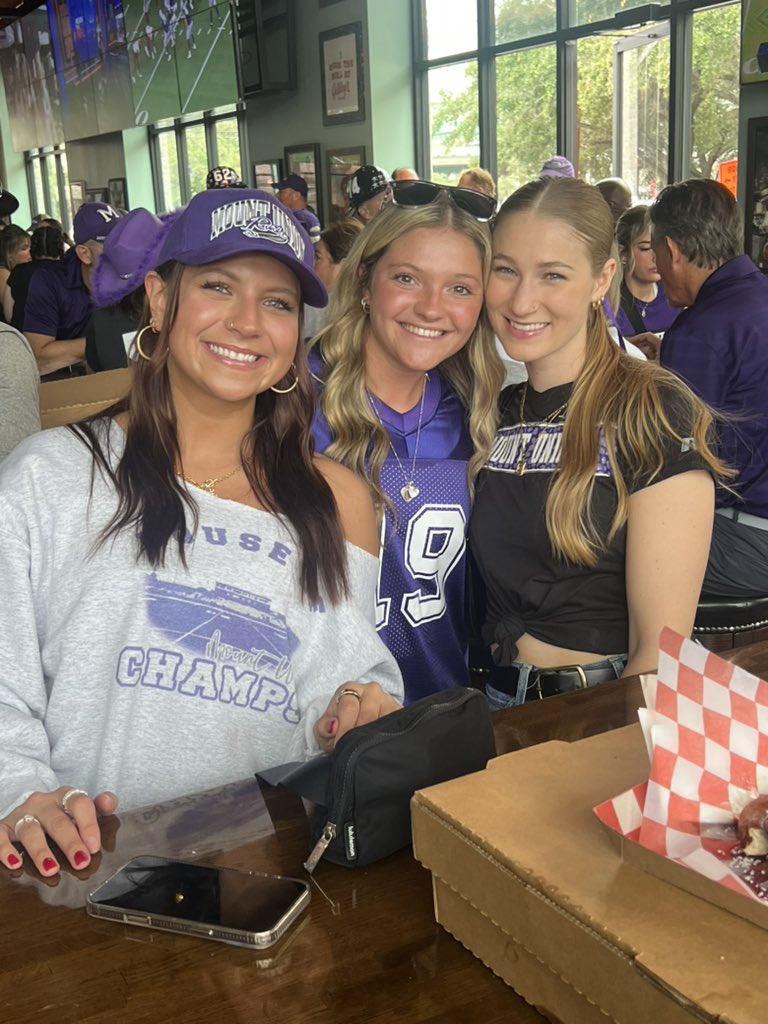 Spent the weekend in Houston cheering on <a href="/MountUnionFB/">Mount Union Football</a> ! So proud of everything you accomplished this season 💜 next up - softball season🥎🤩