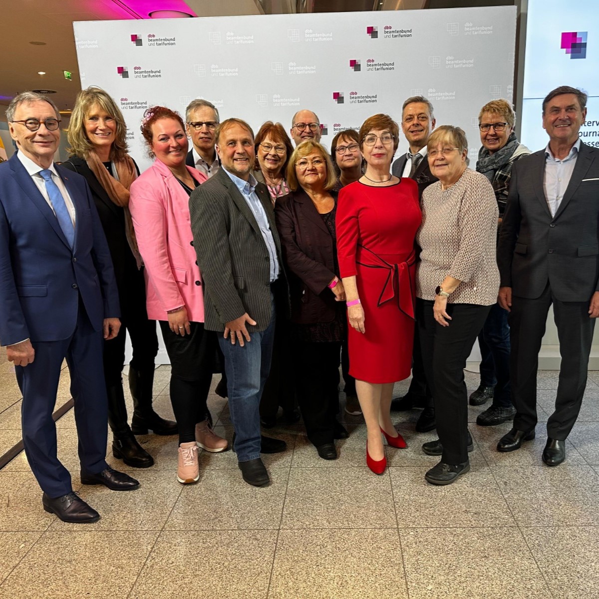 Deutscher Philologenverband (@dphv) on Twitter photo Die Philologen bei der dbb Jahrestagung 2025. Im Fokus diesmal: „Deutschland vor der Wahl – Fragen und Erwartungen“. <a href="/dbb_news/">dbb beamtenbund und tarifunion</a> <a href="/phv_nrw/">Philologenverband Nordrhein-Westfalen</a> <a href="/NWLehrerverband/">Andreas Bartsch</a> <a href="/GymnasiumBayern/">Bayerischer Philologenverband - bpv</a>
#dbbJT25 #öffentlicherDienst #Fachkräftemangel Die Philologen bei der dbb Jahrestagung 2025. Im Fokus diesmal: „Deutschland vor der Wahl – Fragen und Erwartungen“. <a href="/dbb_news/">dbb beamtenbund und tarifunion</a> <a href="/phv_nrw/">Philologenverband Nordrhein-Westfalen</a> <a href="/NWLehrerverband/">Andreas Bartsch</a> <a href="/GymnasiumBayern/">Bayerischer Philologenverband - bpv</a>
#dbbJT25 #öffentlicherDienst #Fachkräftemangel