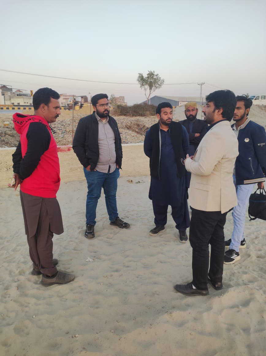KashifShoroPPP's tweet photo. The work of urban forest and park on roundabout Jamshoro road, Hyderabad is progressing rapidly to provide a healthy environment to Hyderabadis. #HMCWorks https://t.co/JnvIbW54zi