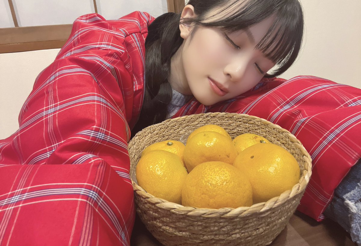0927_yuina's tweet photo. ねるねるねるね。おやすみかん🍊🧡 https://t.co/Qv5sxGeT3C