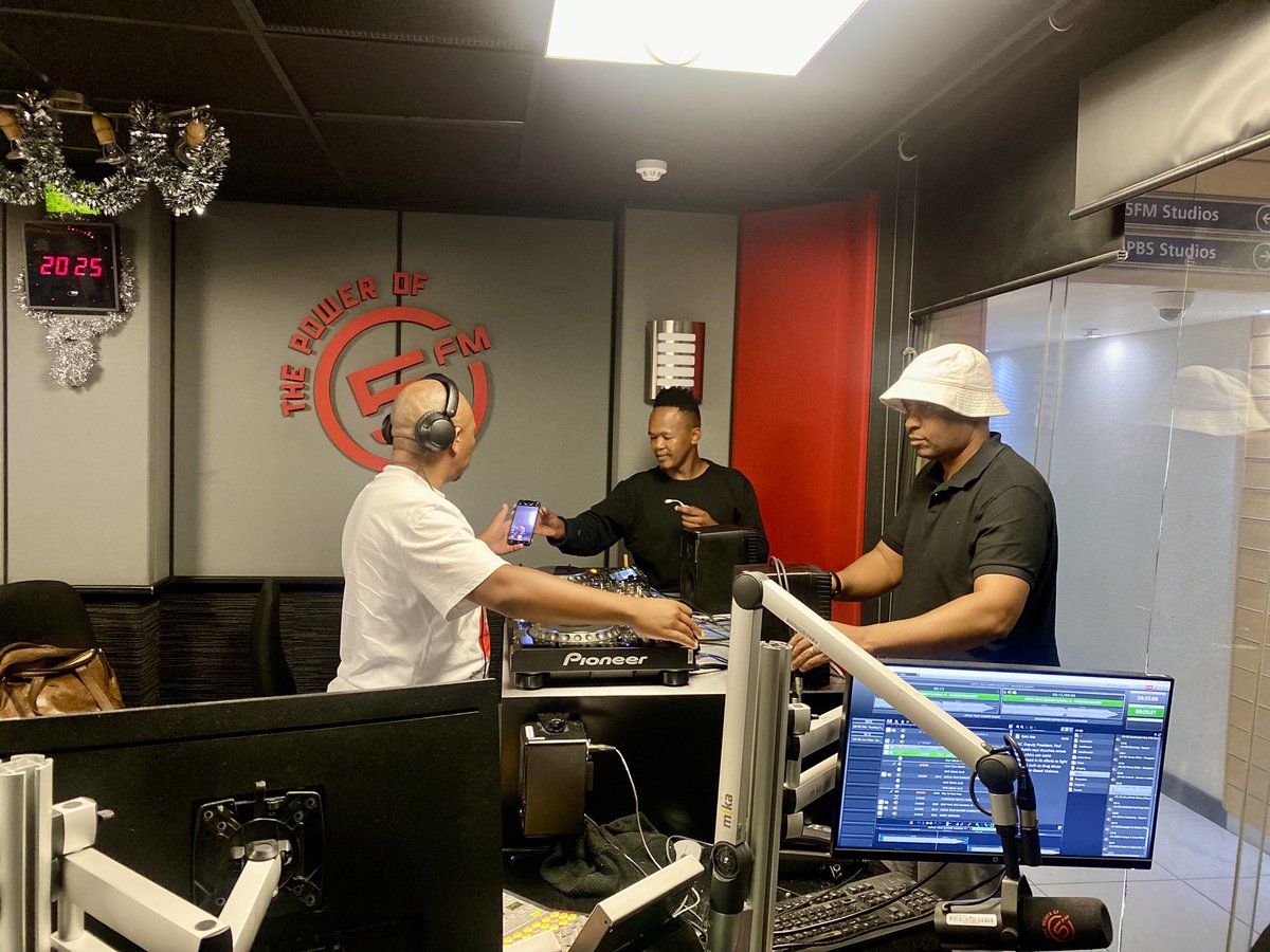 #hitsblunt🫡
I heard radio on radio maobane, live.
Corner of Soul on <a href="/5FM/">5FM</a> 🔥
<a href="/BrinoSoul/">Brino Soul</a>👑 <a href="/iamnuttynys/">NUTTY NYS</a> 👑