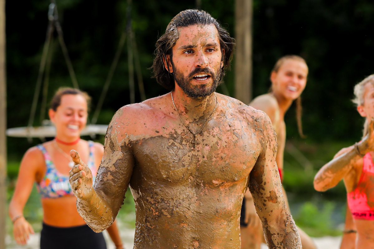 Έλα καλησπέρα … είπα το 2025 να κάνω ντεμπούτο στο Χ ( μετά από λαϊκή απαίτηση ) Έχει πολύ 🥖 εδώ , αλλά νιώθω σαν γιαγιά που πιάνει πρώτη φορά smartphone.  Βάλτε με λίγο στο κλίμα ! #παπαχα