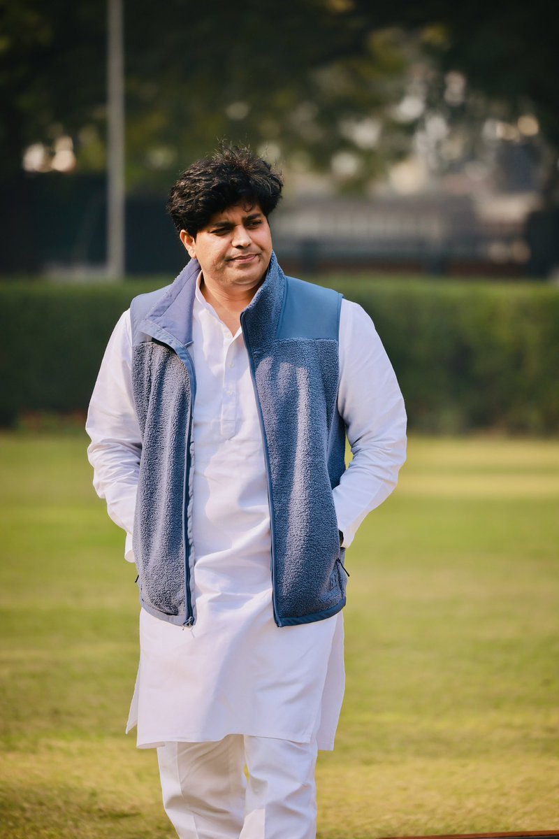 ShayarImran's tweet image. ये उसका अपना तरीक़ा है दान करने का
वह जिससे शर्त लगाता है हार जाता है।
-अज्ञात