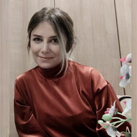 hilalnesin's tweet photo. Duydunuz mu? Sincan Cezaevi’nde tutulan Özge Özbek, çoklu beyin tümörü, epilepsi, astım gibi rahatsızlıklarla mücadele ediyor. Beynindeki tümör nüksettiği için ameliyat olması gerekiyor. Denge kaybı ve kulağındaki yüzde 72 işitme kaybından dolayı koğuşta sık sık düşüyor. Devlet hastanesinin ‘Cezaevinde kalamaz’ raporuna rağmen ATK ‘Cezaevinde kalabilir’ dedi. Özge Özbek'in sesini duyuralım. Hasta mahkûmların ölmesini beklemeyin tahliyelerini verin.
#ÖzgeÖzbekİçinAdalet #ÖzgeÖzbekSesOl