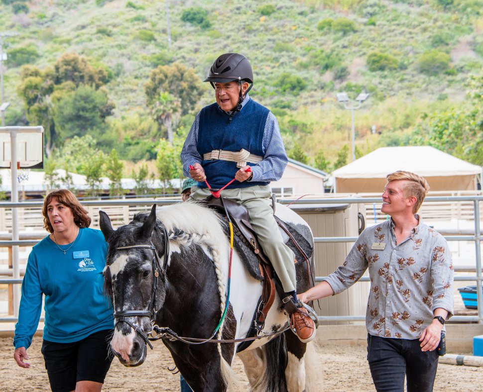 We just love working with Rev. Monsignor Art, or as we call him, Father Art! 😆 For the past 13 years, he’s been riding at The Shea Center, where he continues to work on his mobility and core strength with the help of #TherapyHorse Braveheart and Dr. Matt Mitchell, PT, DPT.