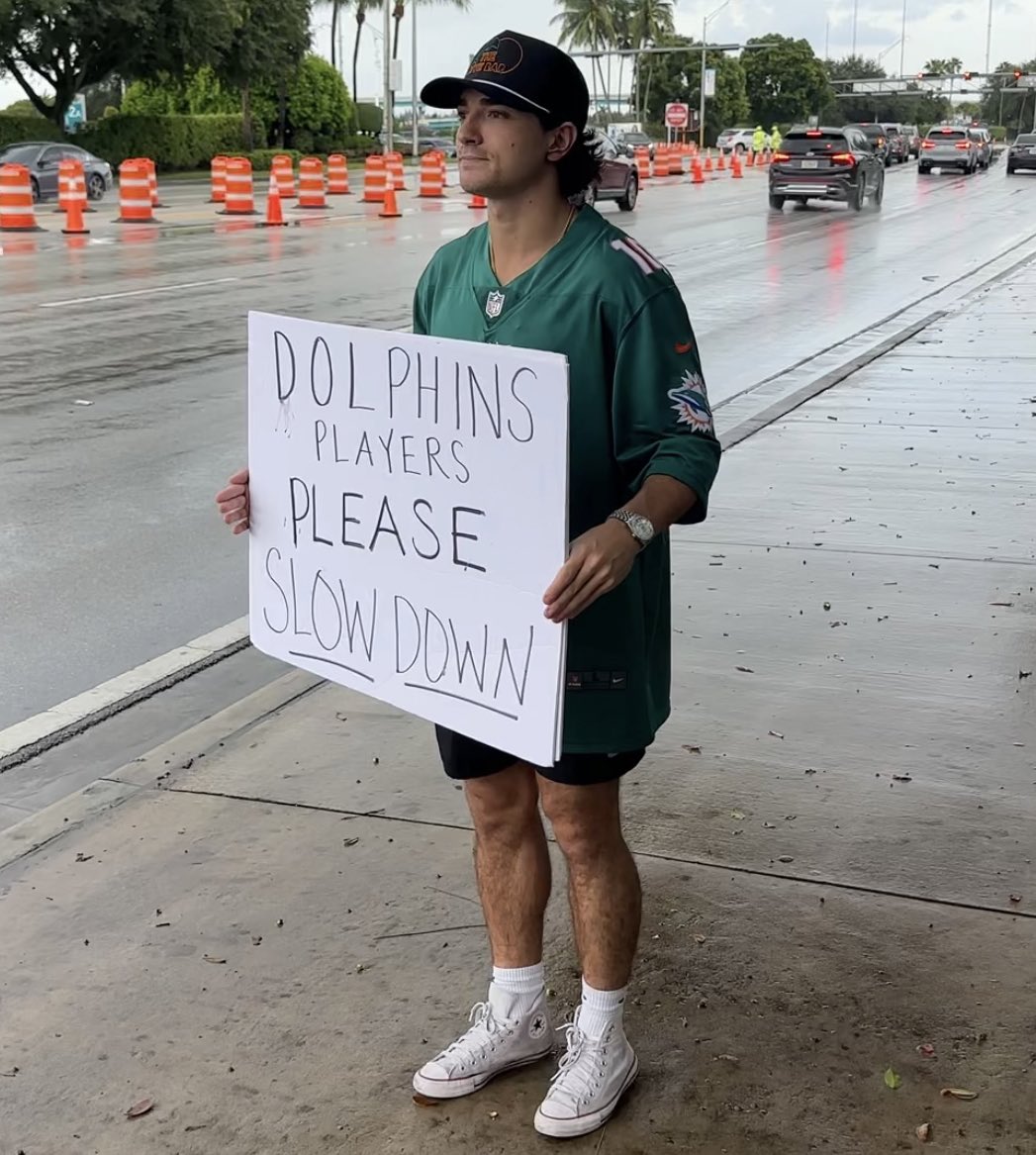 Betrjojo's tweet photo. How it started VS how it’s going 

#finsup 🐬 https://t.co/xp4ekZdrSF