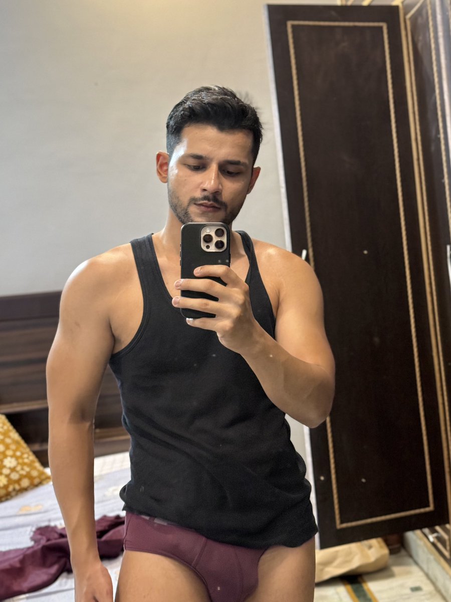 Cold day, skin tight😈