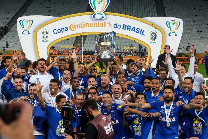 jornlucianodias's tweet photo. Tenho a impressão de que o Cruzeiro nos últimos anos faz parte de uma série. 

- 1ª temporada: 
O REI DE COPAS
Com jogadores de muita personalidade, o Cruzeiro é bicampeão da Copa do Brasil. A diretoria torra dinheiro e faz contratos duvidosos, o que pode se tornar um perigo. https://t.co/fOwlOhq4qo
