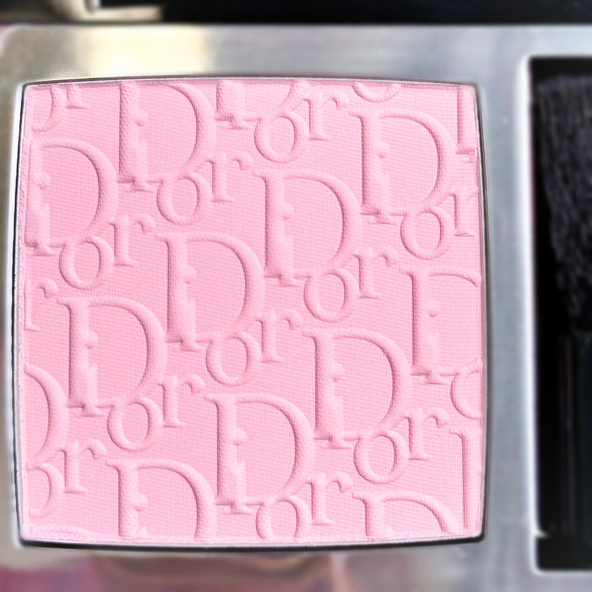 DIOR新宿伊勢丹限定カラーのルージュブラッシュ 271 ピンクマニア