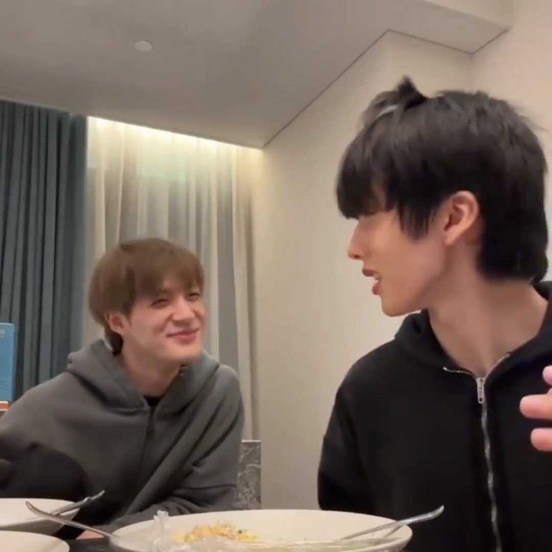 najaeispua's tweet photo. แล้วดูเจโน่ยิ้มให้จีซอง น่ารักมากอ่ะ55555555555555555555555555ㅠㅠㅠㅠㅠㅠㅠㅠㅠㅠㅠㅠㅠㅠㅠㅠㅠㅠ https://t.co/yUbGZOYmrI