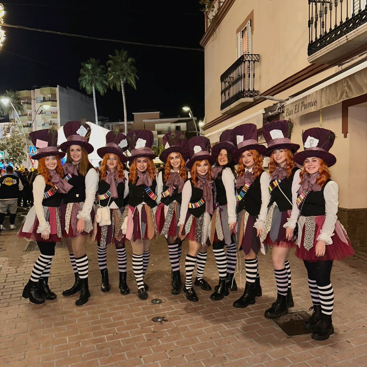 AnaSoto63's tweet photo. Sombrerero loco, todo artesanal #nocheviejacoin2024 modalidad: grupo https://t.co/pnUU6KNPFf
