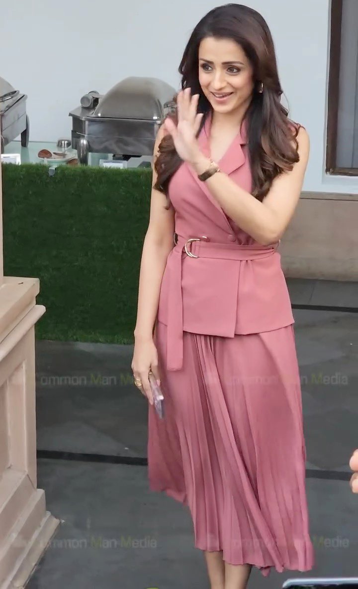 GgnBsKXaUAApoIw?format=jpg&name=medium