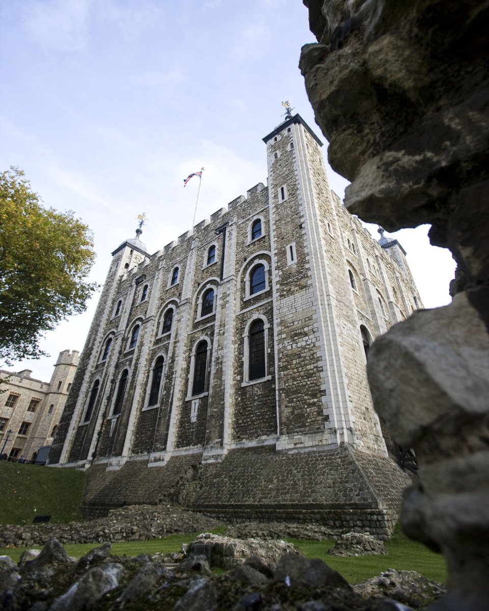 #Onthisday in 1367 Richard II was born 👑

In 1381 Richard fled to the Tower of London when 10,000 rebels marched on London during the Peasant's Revolt 🏰

Just 18 years later, Richard returned to the fortress as its prisoner, when he lost his crown to the future Henry IV ⛓️