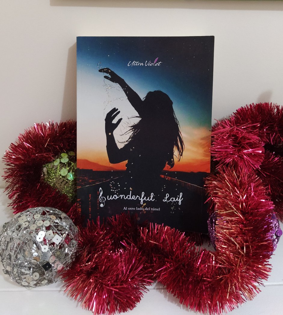 <a href="/miakrassett/">Mia Krassett</a> 🎖️Para rematar el lote de premios, hoy ha llegado a nuestras manos (como si un regalo de Reyes se tratase) un ejemplar de "Guonderful Laif" dedicado por su autora <a href="/LaUltraViolet/">Ultra Violet</a> . En breve contactaremos con todos los finalistas para hacerles llegar sus merecidos trofeos 😊.