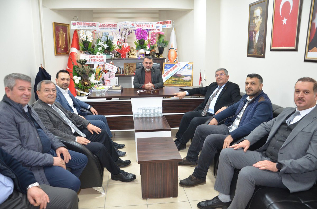 Ticaret ve Sanayi Odası Başkanımız Mustafa Kemal Sözen, Yönetim Kurulu Üyeleri Yılmaz Peker, Murat Zararsız ve Oda Sekreteri Hakkı İnci hayırlı olsun ziyaretinde bulundular, nazik ziyaretleri için teşekkür ederiz.