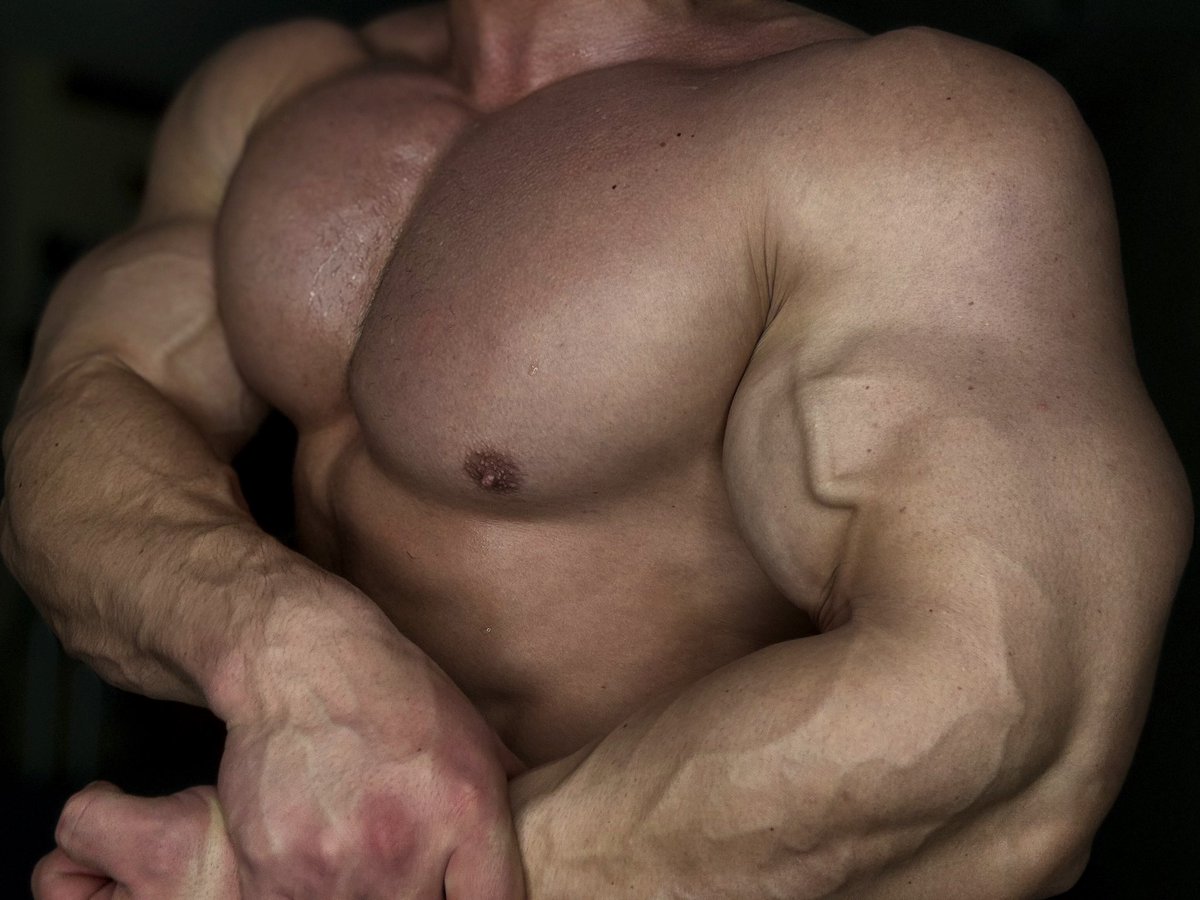 RomanMuscleGod's tweet photo. You feel my muscles ? 😈🔥🥵 https://t.co/Ne2kQuzH2a