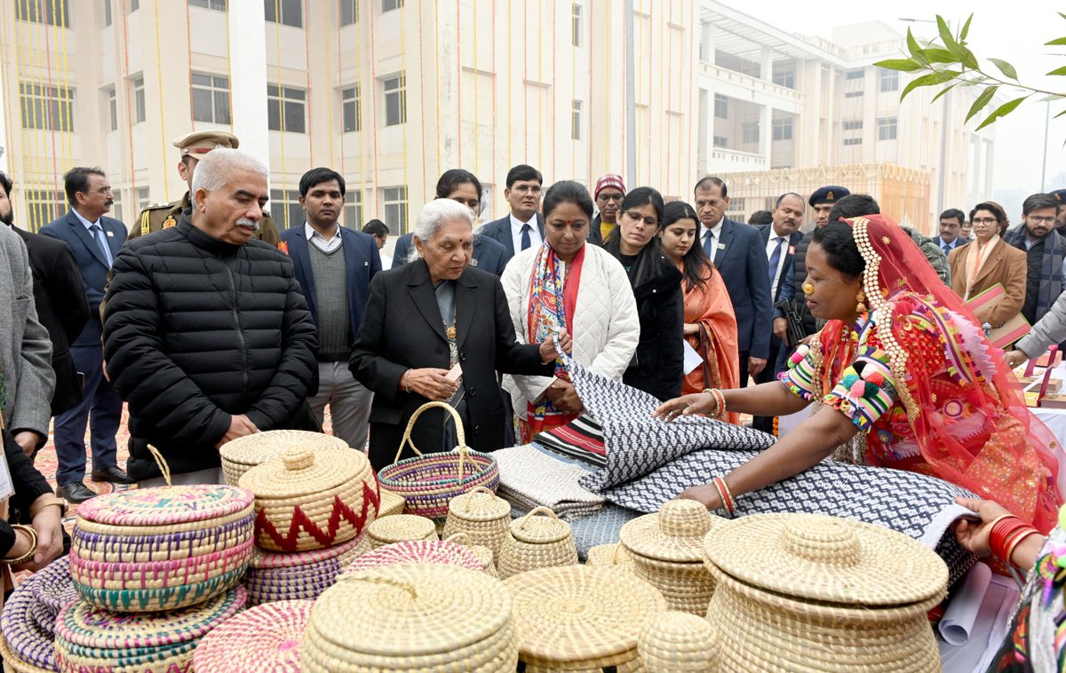 GovernorofUp's tweet photo. प्रदेश की राज्यपाल श्रीमती आनंदीबेन पटेल ने आज कला एवं शोध को समर्पित उत्तर प्रदेश डिजाइन एवं शोध संस्थान, लखनऊ के नवनिर्मित भवन का किया लोकार्पण । https://t.co/ayzphVHtoM