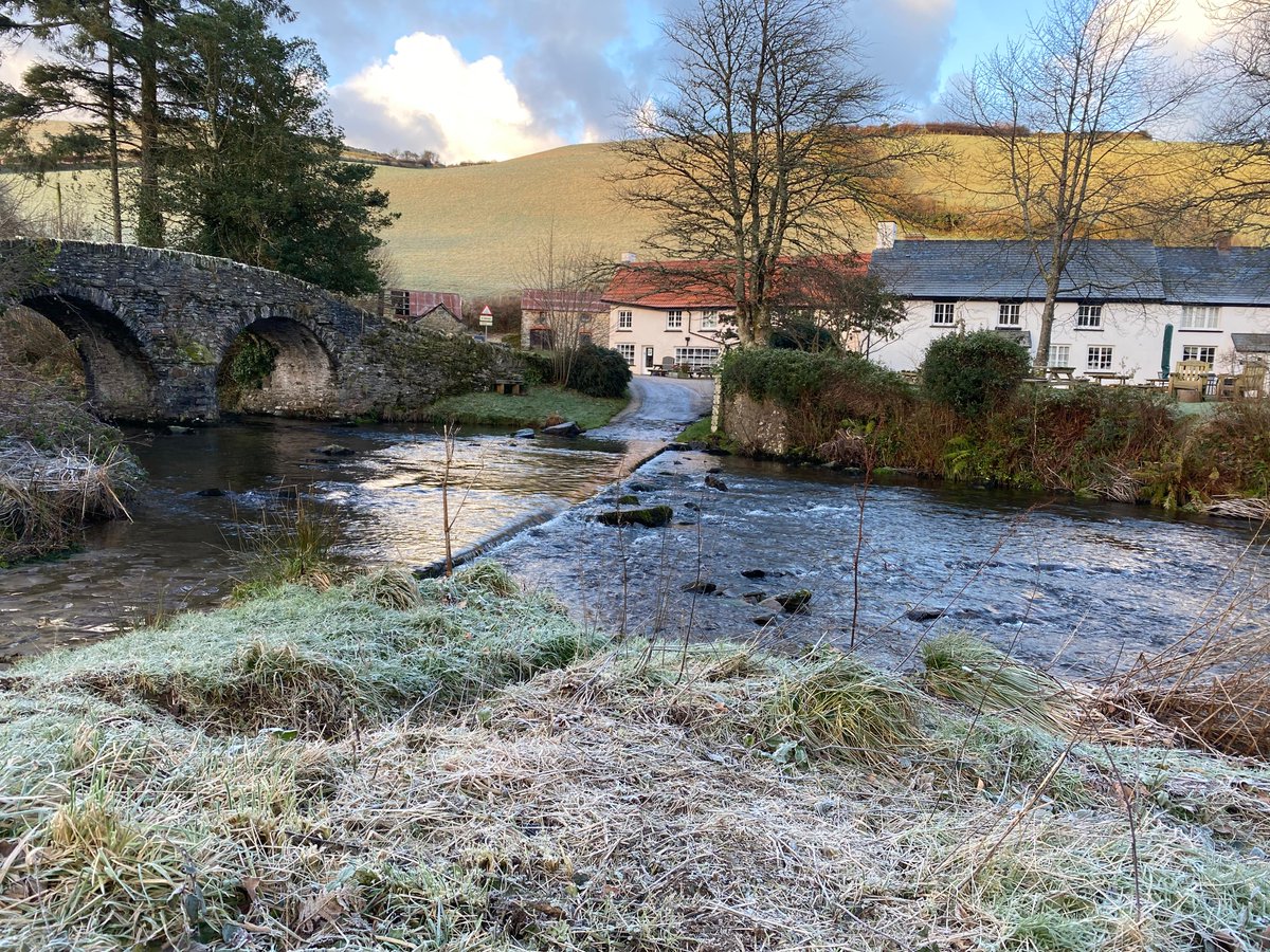 Winter in the Doone Valley❄️
 
✨Looking for route inspiration? Try the walk of the month, a 3 miles circular walk around the Doone Valley and Oare Church:bit.ly/OareChurchCirc….
