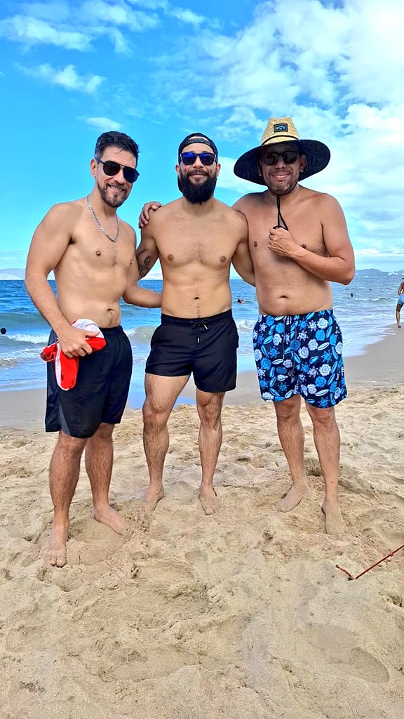 danrivhor's tweet photo. Día de Playita 🏖️
#beach #playa #Lecheria #playaLosCanales https://t.co/gbjrf07SW4