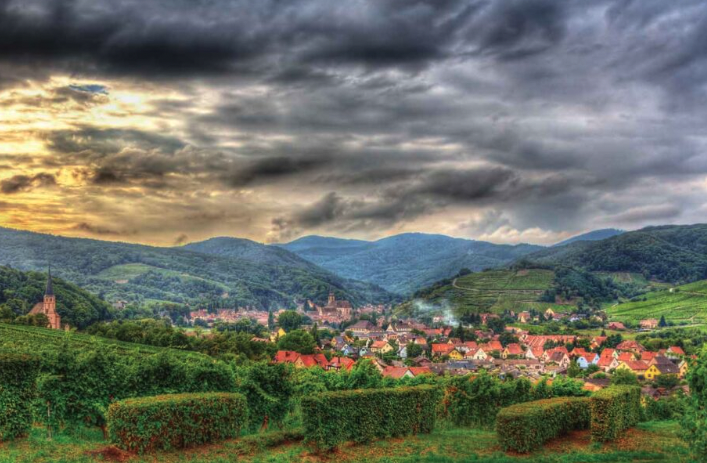 Check out this "wine lover's guide to Alsace" by <a href="/Decanter/">Decanter</a> magazine 🍇🥂

"Alsace’s history is complex, but it provides a fascinating backdrop for the region’s wine and cuisine" - find out more with wine pro, Panos Kakaviatos 🤩

shorturl.at/22ZfE

#DrinkAlsace