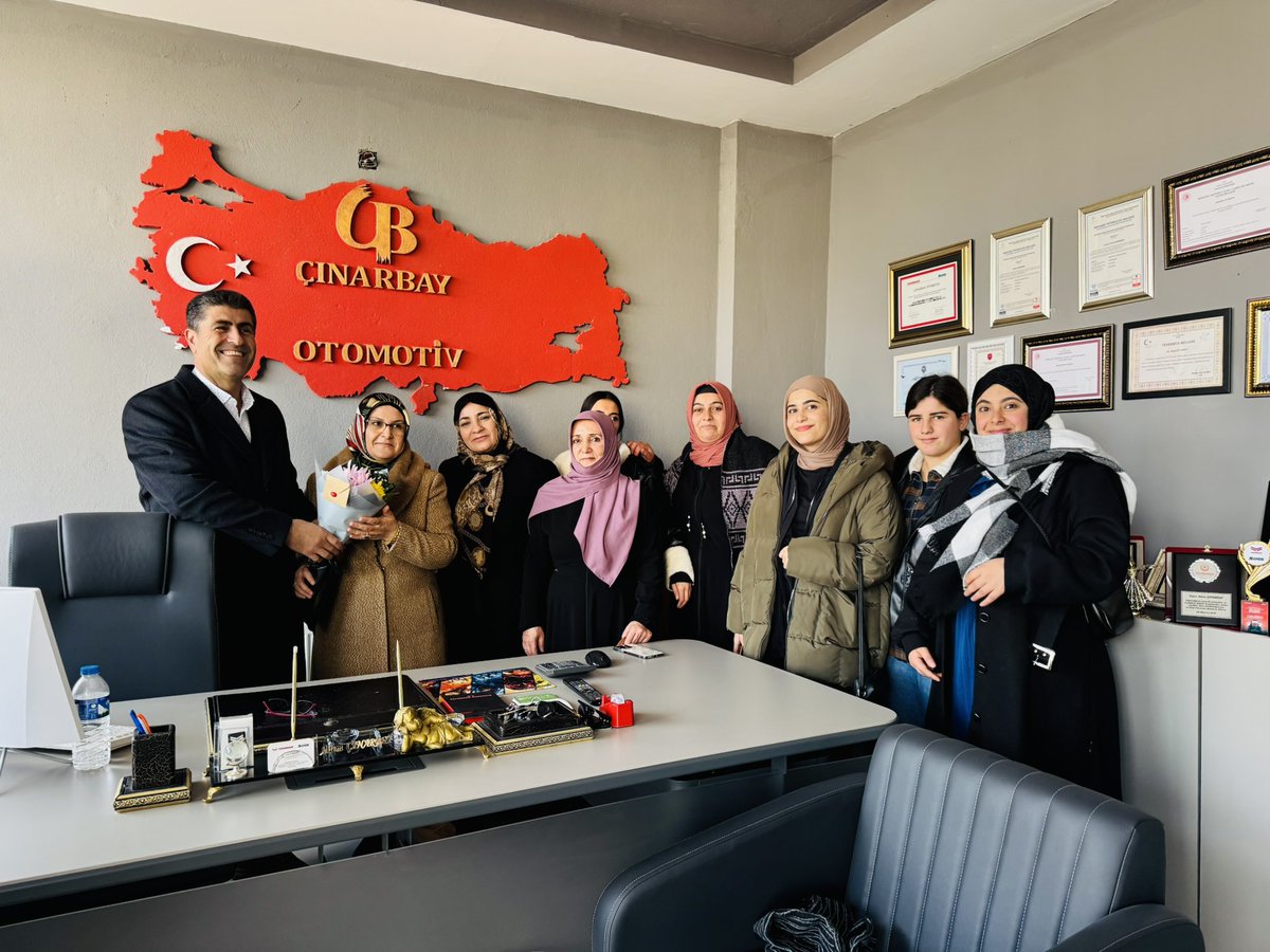 Çaldıran İlçe Kadın Kolları 7. Olağan kongremizde Güven tazeleyerek yeniden başkan seçilen sevgili eşim <a href="/FilizCinarbay/">Filiz Çınarbay🟢🇹🇷</a> ve yönetim kurulu üyelerine hayırlı olsun ziyaretinde bulundum.  <a href="/erkankandemir/">Erkan Kandemir</a> <a href="/haciozkan33/">Hacı Özkan🇹🇷</a> <a href="/emreguray65/">Emre Güray</a> <a href="/zerrin_alpaslan/">Zerrin Alpaslan</a>