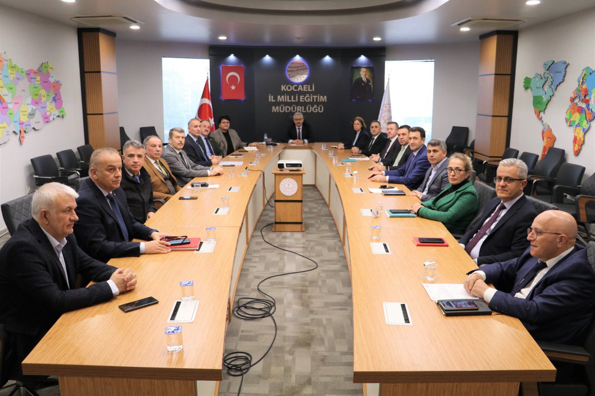 memkocaeli's tweet photo. Haftalık Değerlendirme Toplantısı, İl Milli Eğitim Müdürümüz Ömer AKMANŞEN başkanlığında Müdürlüğümüz toplantı salonunda gerçekleştirildi.

@akmansen https://t.co/jh6XAwGp7A