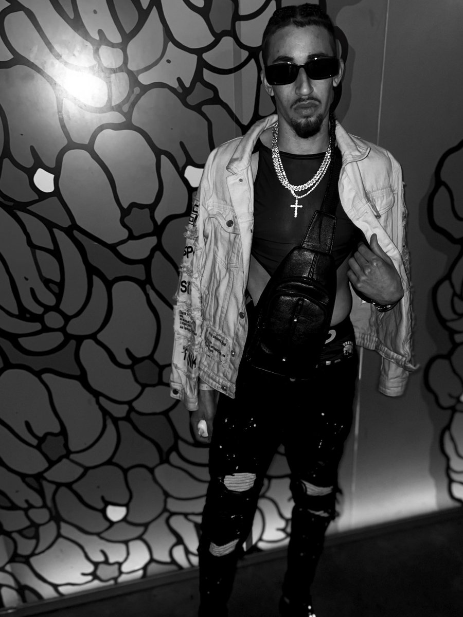 Cod3ine_23's tweet photo. There always calling me @badbunnyfiles ,but really I’m the Evil Twin 😈 https://t.co/8fusejbhRk