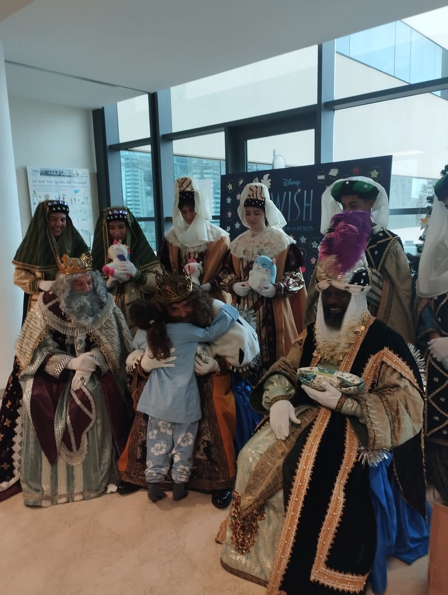 👑👑👑 ¡Gracias a SSMM los Reyes Magos de Oriente por visitarnos hoy! 
👨‍👦‍👦👨‍👩‍👦‍👦👨‍👦L<a href="/s/">『S』</a> niñ@s ingresados en nuestro hospital se han emocionado con esta sorpresa que ha llenado de magia e ilusión cada pasillo y sala que han recorrido. 💫💫💫
#SomosLaFe