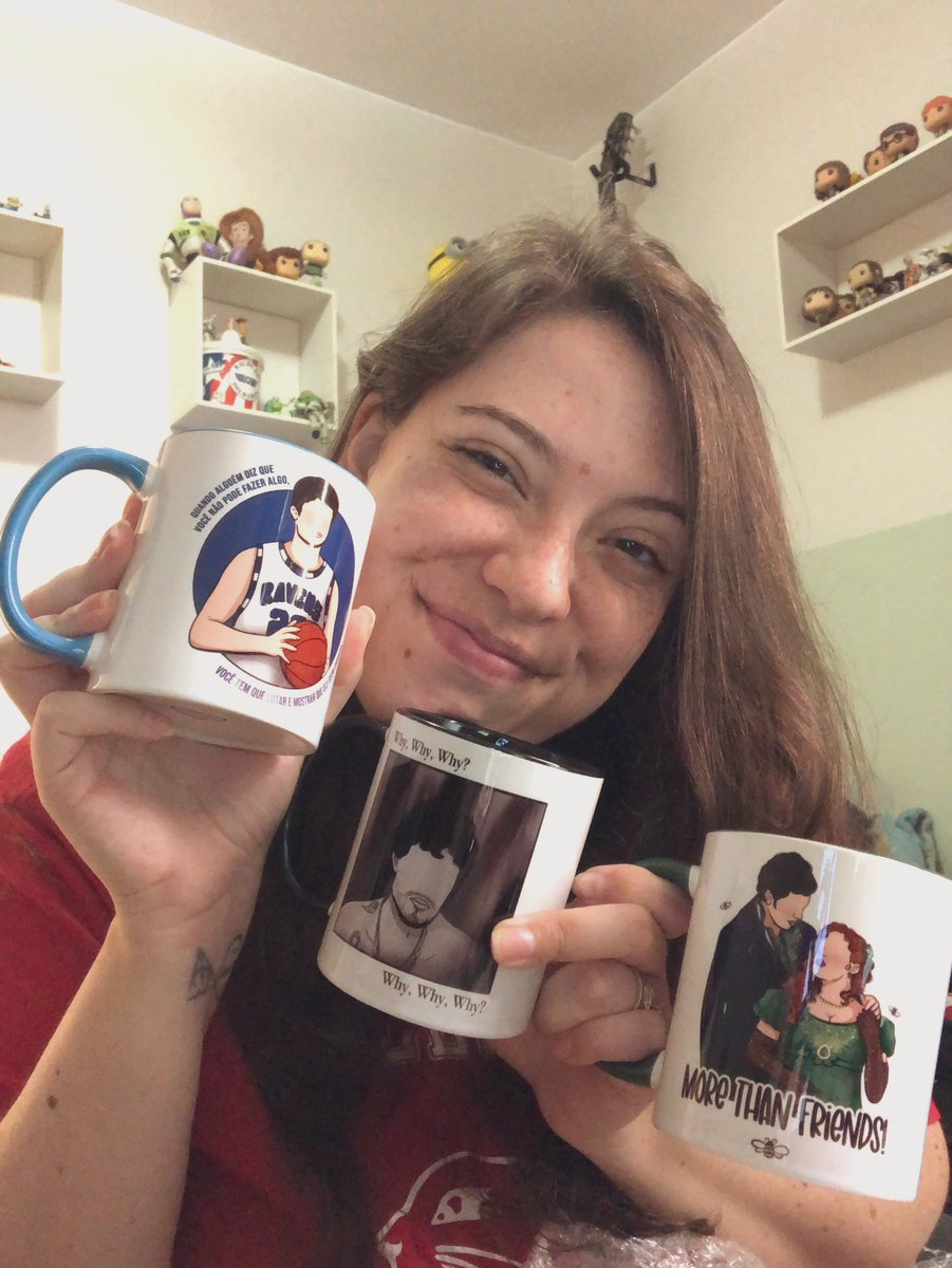 Minha bestie é completamente maluca e me deu simplesmente TRÊS canecas da <a href="/artgabyfer/">Art Gaby Fernandes Version</a> de natal! Estou APAIXONADA! Música do ano, casal do ano e meu crush fictício da vida! Sério, perfeitas! 

Obrigada por tanto, te amo, amiga <a href="/itstetemachado/">ste</a> 💛