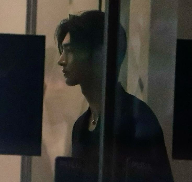 langit dan bumi 
——————————————
            "Kita jangan sampai punya perasaan satu sama lain ya bin?"
              "Tapi kita kayak langit dan bumi bin, gabisa bersatu"
————–—–——————
; psh enhypen au (alternative universe)
 written by ©flyrainpen