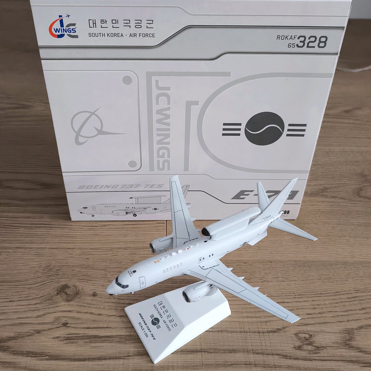 pedrospotter's tweet image. #BuenasMediodias los #ReyesMagos aterrizaron 🤣 en forma de #maqueta

✈️
#JCWings
1/200
Ref.: XX20288
#Boeing #B737-7ES (65-328)
#Peace #Eye
#SouthKorea #AirForce 
✈️

#diecast #planes #miniatura #maqueteros #modelismo #aviones #coleccionismo #scalemodelstore #diescastplanes
