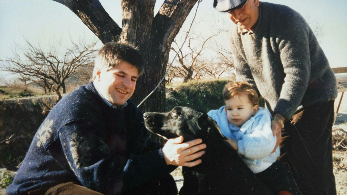 ConsuorF's tweet image. Primeras #Navidades de mi hermano Gregorio con Javier y últimas... 
Las ultimas fueron #TalDiaComoHoy #DiaDeReyes de 1994, en menos de 20 días acabaron con su vida.
#GregorioOrdóñez30A