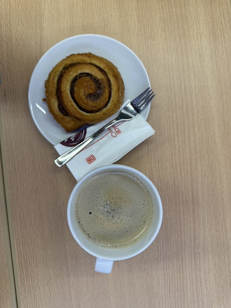 Buschaeff's tweet photo. Einer der vielen Gründe mit der Deutschen Bahn zu fahren😋 @DB_Bahn https://t.co/4IpM2CHUV1