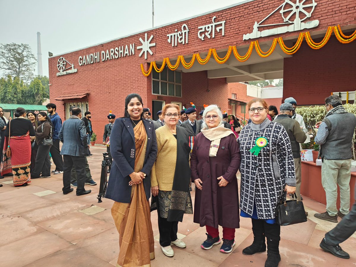RASHMIIRAJPUT's tweet photo. Honored to represent @BBPSMV  at inauguration of Gandhi Darshan Art Gallery.
Met Hon Sh @ombirlakota  Ji, Padma Bhushan Sh. Ram Sutar Ji and incredible talents like Ms Puneet Madan &amp; Dr Urvashi Usha Grateful to my mentor &amp; Principal @vividh87 for this opportunity
@GandhiSmriti_ https://t.co/YUpUfwVad0