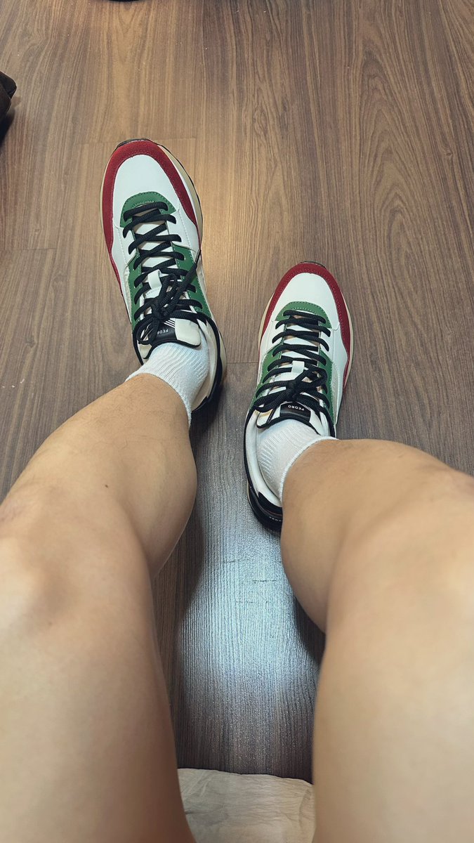 cutboywitharing's tweet photo. for those of you with a little bit of 👟🦶fetish 😉 https://t.co/BtmXguaWs4