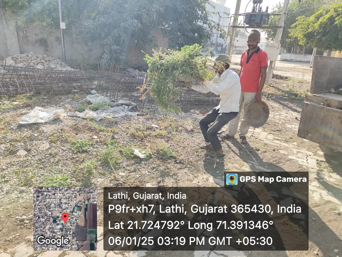 NagarpalikaLat1's tweet photo. "સ્વચ્છતા ઝુંબેશ"અંતર્ગત લાઠી નગરપાલિકાના સેનીટેશન શાખા ના કર્મચારીઓ દ્વારા શહેરી વિસ્તારમા આવેલ વોર્ડ નં ૪માં વિવિધ સ્થળોની સફાઇ કરવામા આવેલ .#SBMUGujarat #gujarat #cleanindia #SwachhBharat #SwachhSurvekshan2024 @RcmBhavnagar @CMOGuj @sbmugujarat @EnvironmentEng3 @CollectorAmr https://t.co/0xcxKMfMiY