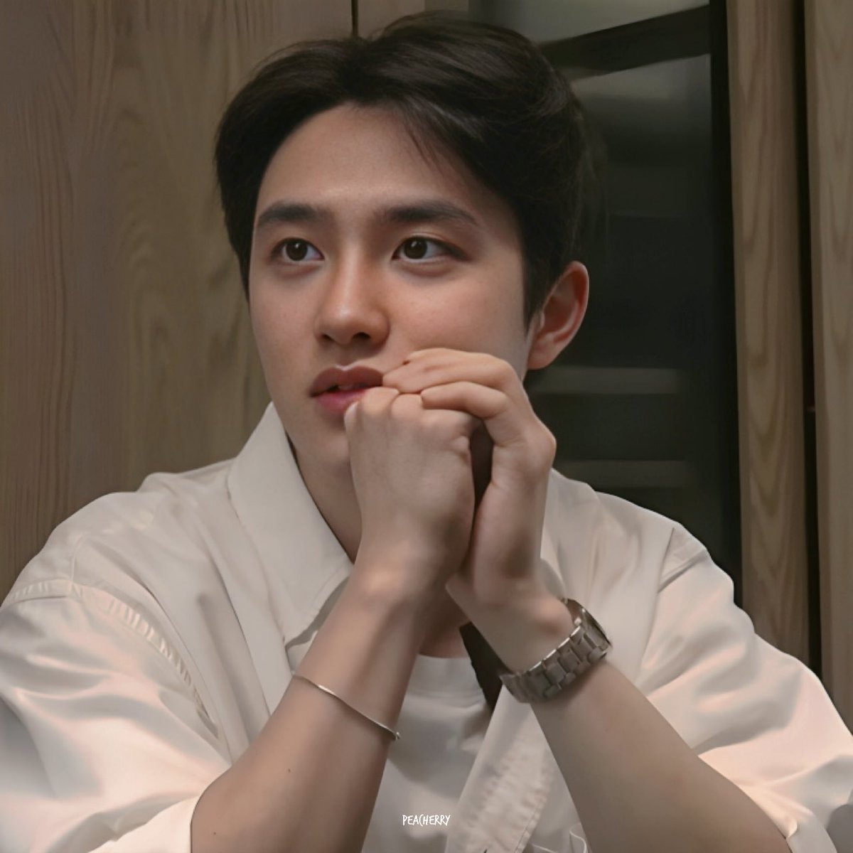 kyungsoo_stan's tweet photo. ON MY KNEES https://t.co/rYzmoNH2H6