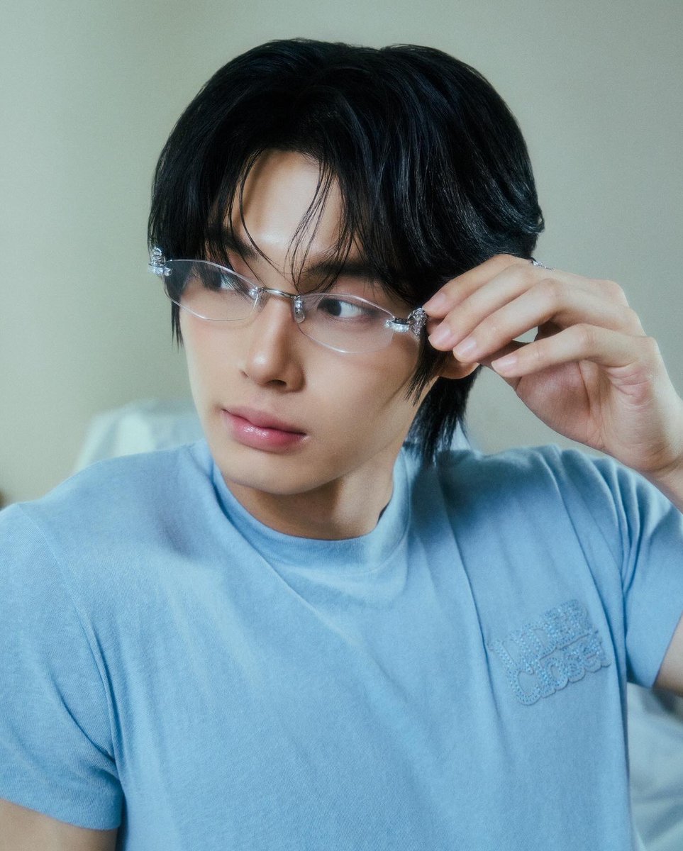 WinmetawinO's tweet photo. Ig winmetawin update 

แว่นตาที่ไม่ธรรมดา โดยเพิ่มความหรูหราและเพิ่มดีเทลของจิวเวลรี่เข้าไป หรูหราสุด ๆ ✨

#GentleMonster 
#GentleMonsterJewelry
#GentleMonster2025
#winmetawin @winmetawin 
#snowballpower https://t.co/JSeHWfK6lX