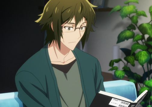 Sedang fokus fokusnya baca script di ruang kumpul asrama.