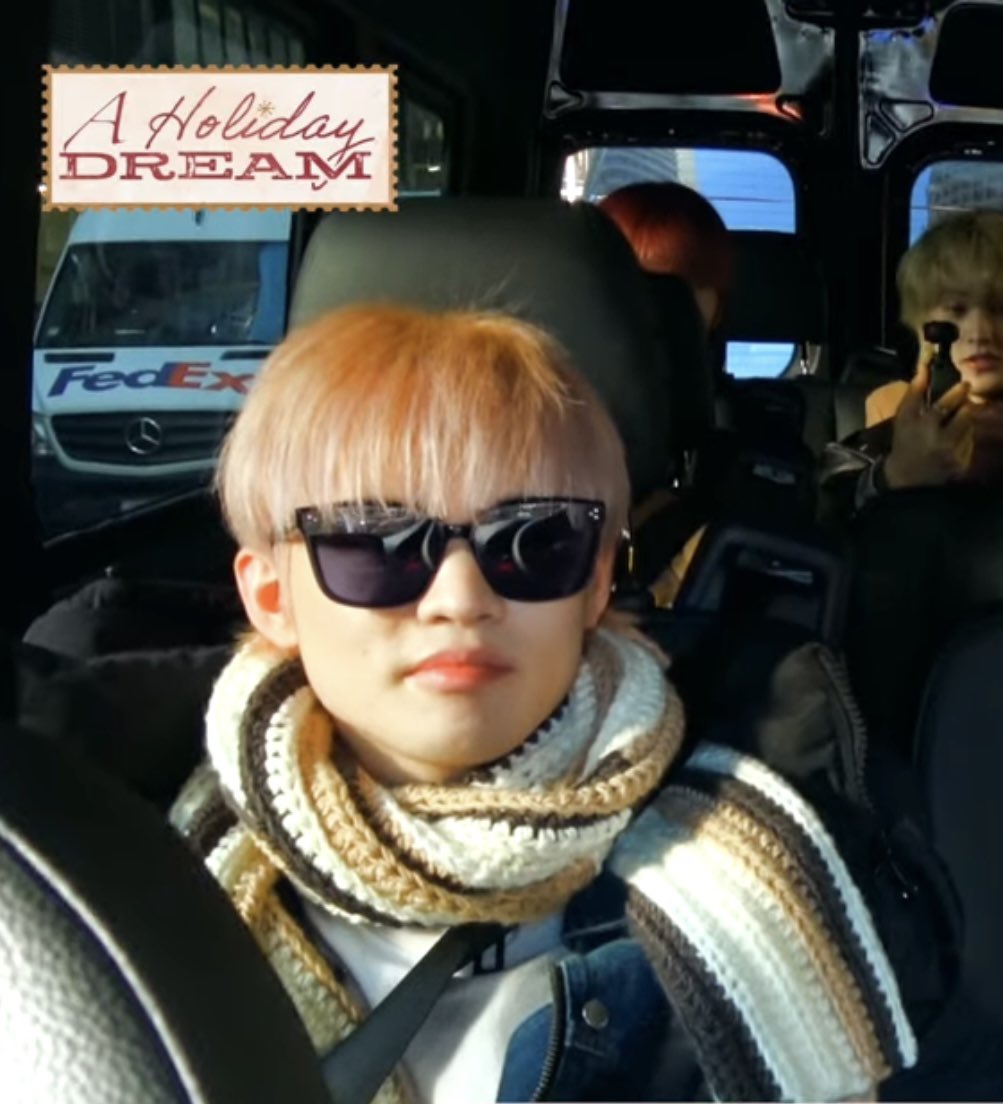 ZCLFEED's tweet photo. #CHENLE rocking the scarf renjun gave to the members 🥰 https://t.co/3zKeosn4xy
