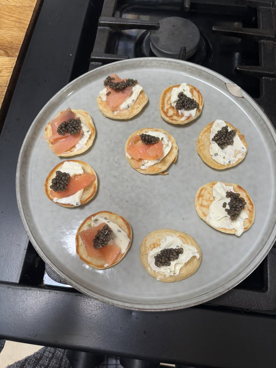 Can someone just buy me all the caviar 🤤