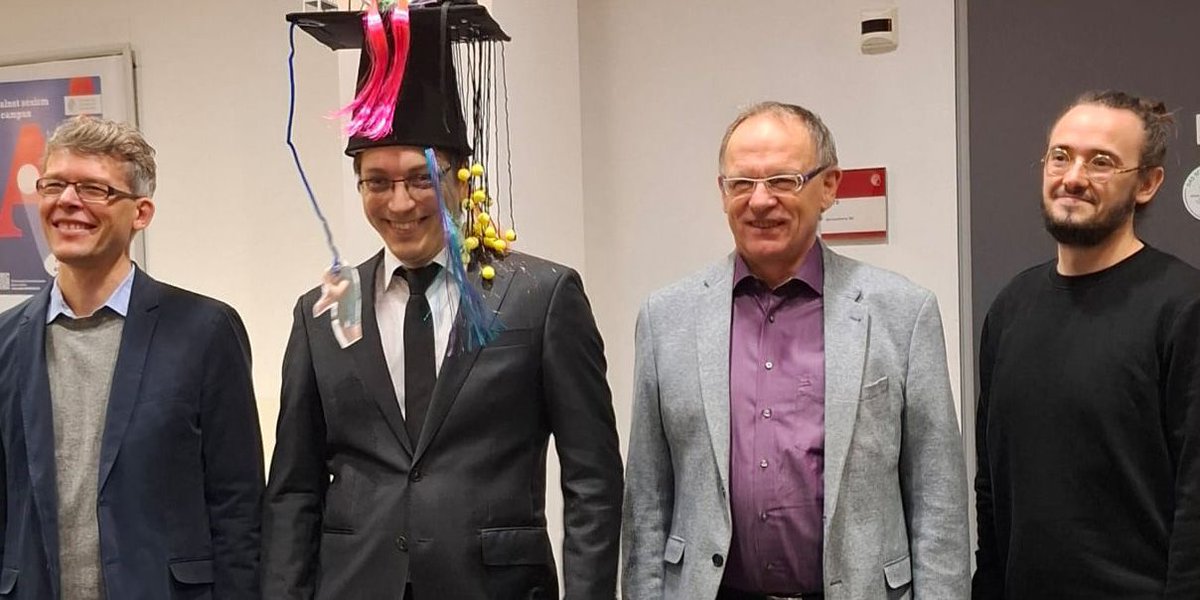 🎓 ✨ Wir gratulieren emergenCITY-Wissenschaftler Julius von Willich zur erfolgreichen Verteidigung seiner Doktorarbeit! Er hat sich angeschaut, wie man mit Hife von #XR in #Katastrophen einen Überblick über Daten erhält. 
👉 buff.ly/401RLYd 
📷 Helga von Willich