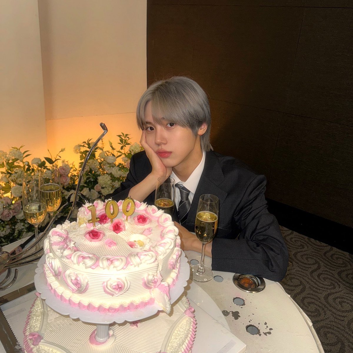 CRAVITY_twt's tweet photo. ✨100회 시청상✨
귀하는 비티파크 100회를 시청 어쩌고 어쩌고 하였기에 이 상을 드립니다🏆
#성민 https://t.co/gdyOYcMOBX