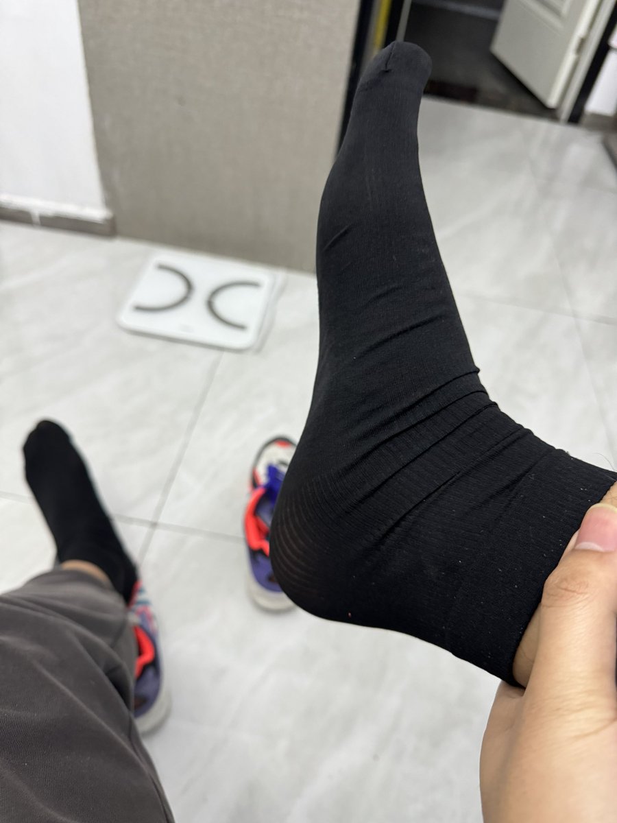 这鞋穿了感觉一天下来袜子会往下滑