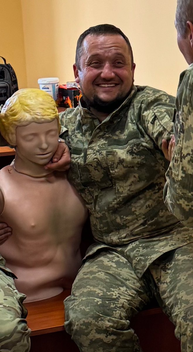 Хороше - Саня живий
Погане - Саня зловив уламок ФПВ на еваку, тому що евак працював без РЕБ… 

Це саме той Саня якому я думала помогти зібрати спочатку 50 потім 100 тис і далі самі
Але Саня в госпіталі, 154 ОМБр не медійна, і нема кому. Треба дозбирати

send.monobank.ua/jar/8omT9kvY4p