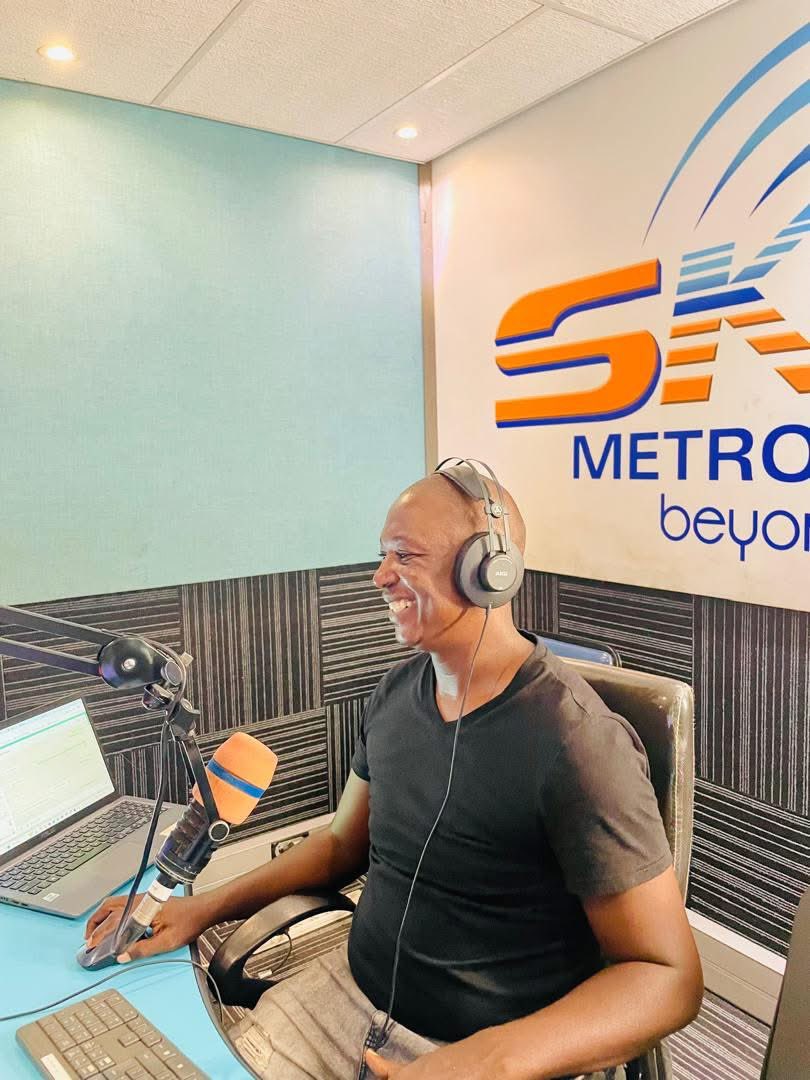 SkyzMetroFM's tweet photo. 🎙️The First Monday Edition of the  #MetroDrive in 2025 is kicking off in style. 

Driving you home is Bkay who is stepping into the hot seat for Taboka – and trust us, he is bringing ALL the vibes! 🔥

Get ready for a show packed with:

🗣️ Thought-provoking discussions. 

🔥 Exciting conversations you don’t want to miss. 

🎶 ➕ a DOPE playlist. 

TUNE IN 🫵🏽

🎧 100.3 FM

🌐 https://t.co/V5XH4PAH8P

🌎 https://t.co/Z9phrS710b

📱 https://t.co/T2XSm328rQ

#Esabantu
#BeyondTheSky
